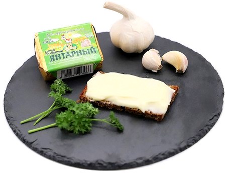 detail Sýr tavený s česnekem Jantarnyj 100g 45% tuku