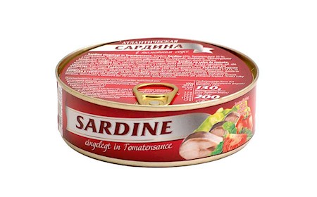 detail Sardina v rajčatové omáčce 240g