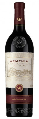 Červené polosladké víno Armenia 0,75L