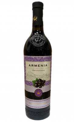 Напиток винный полусладкий Черная смородина 0,75л Армения